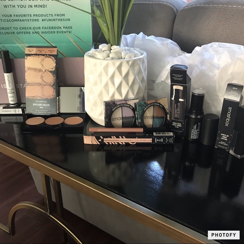 Smashbox 7 piece of full size makeup set!!!
